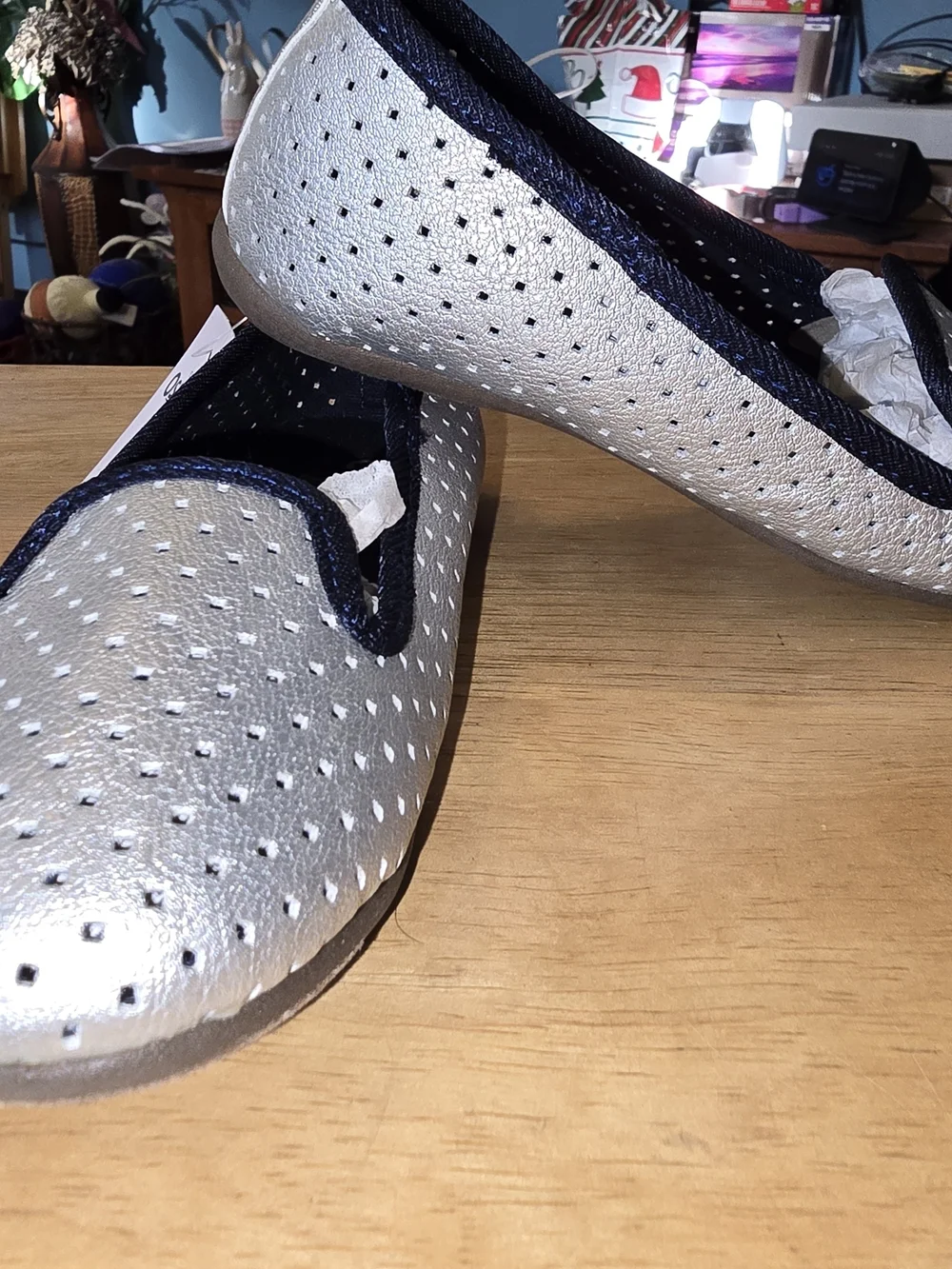 OshKosh B'gosh Girls' Silver Gray Slip-On Shoes Blue Trim - NWT Size 10